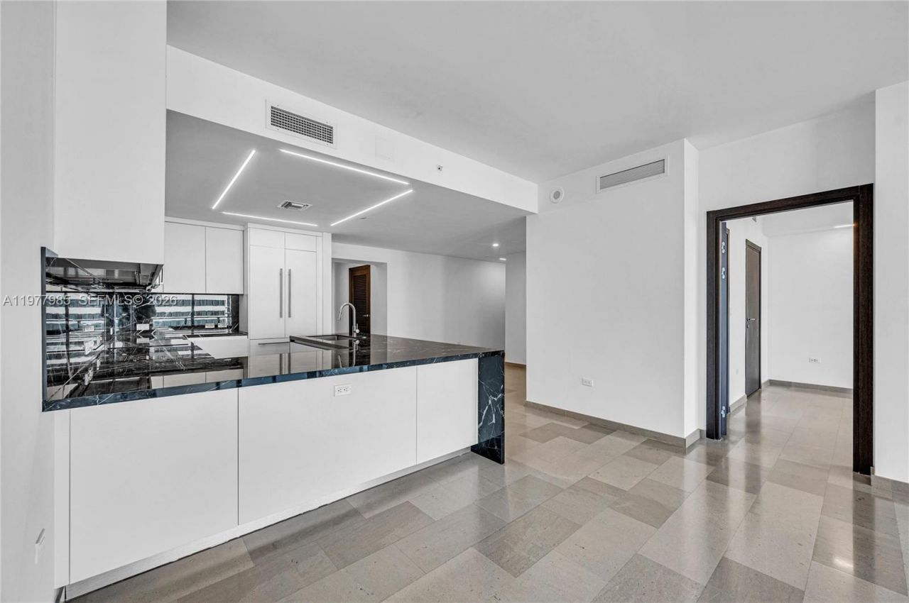 88 SW 7th St , Unit 806, Miami, FL 33130 Photo