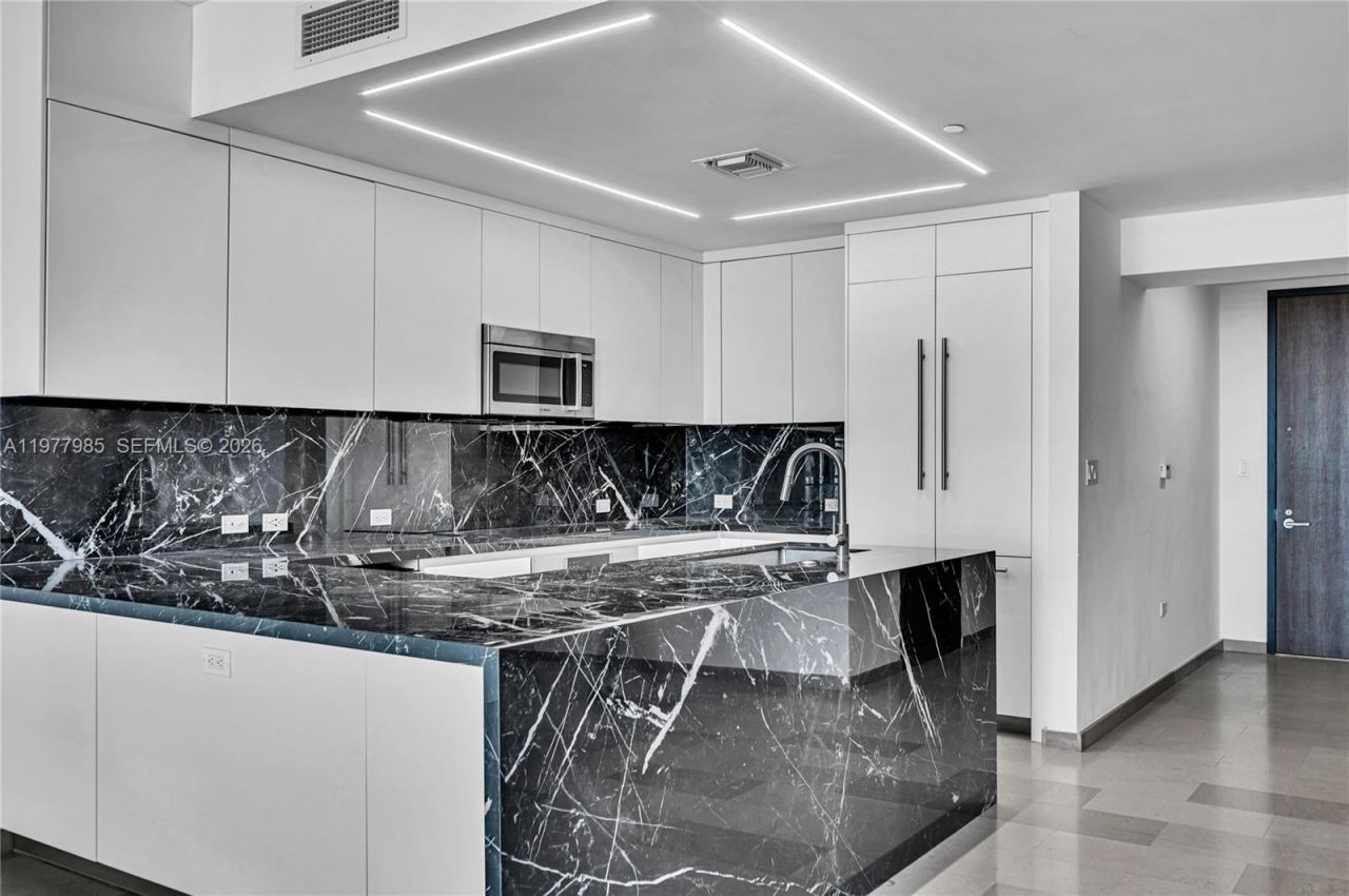 88 SW 7th St , Unit 806, Miami, FL 33130 Photo