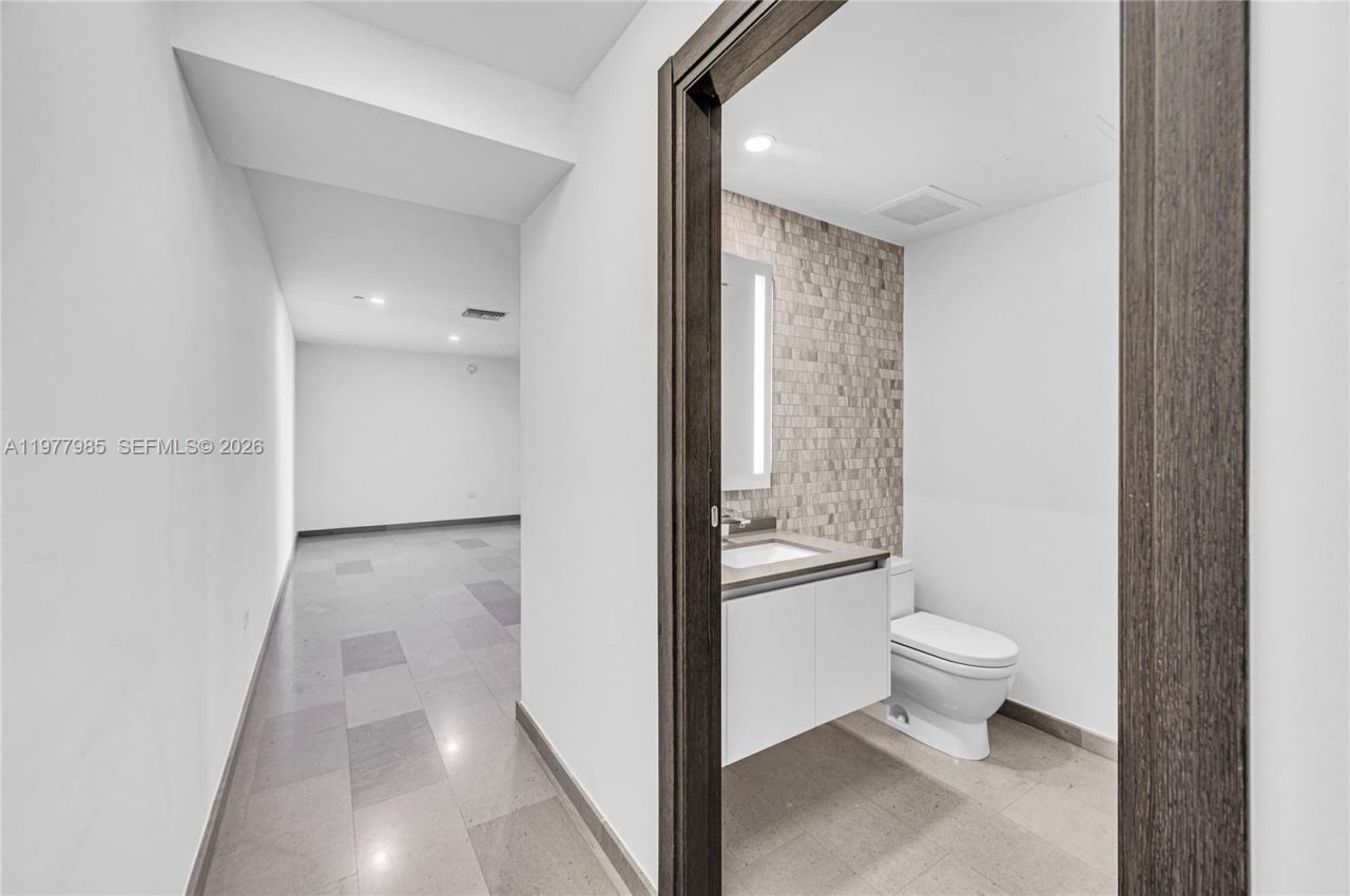 88 SW 7th St , Unit 806, Miami, FL 33130 Photo