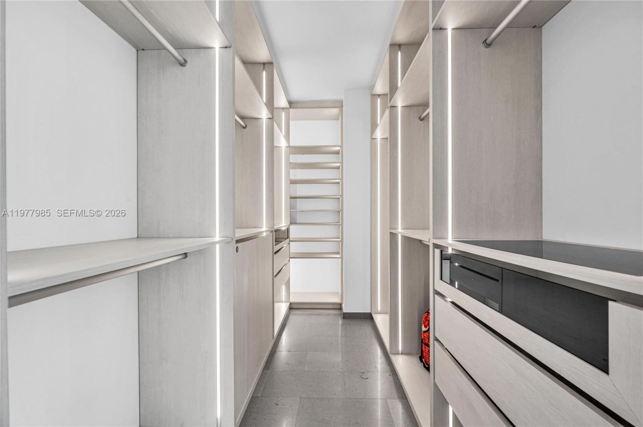 88 SW 7th St , Unit 806, Miami, FL 33130 Photo