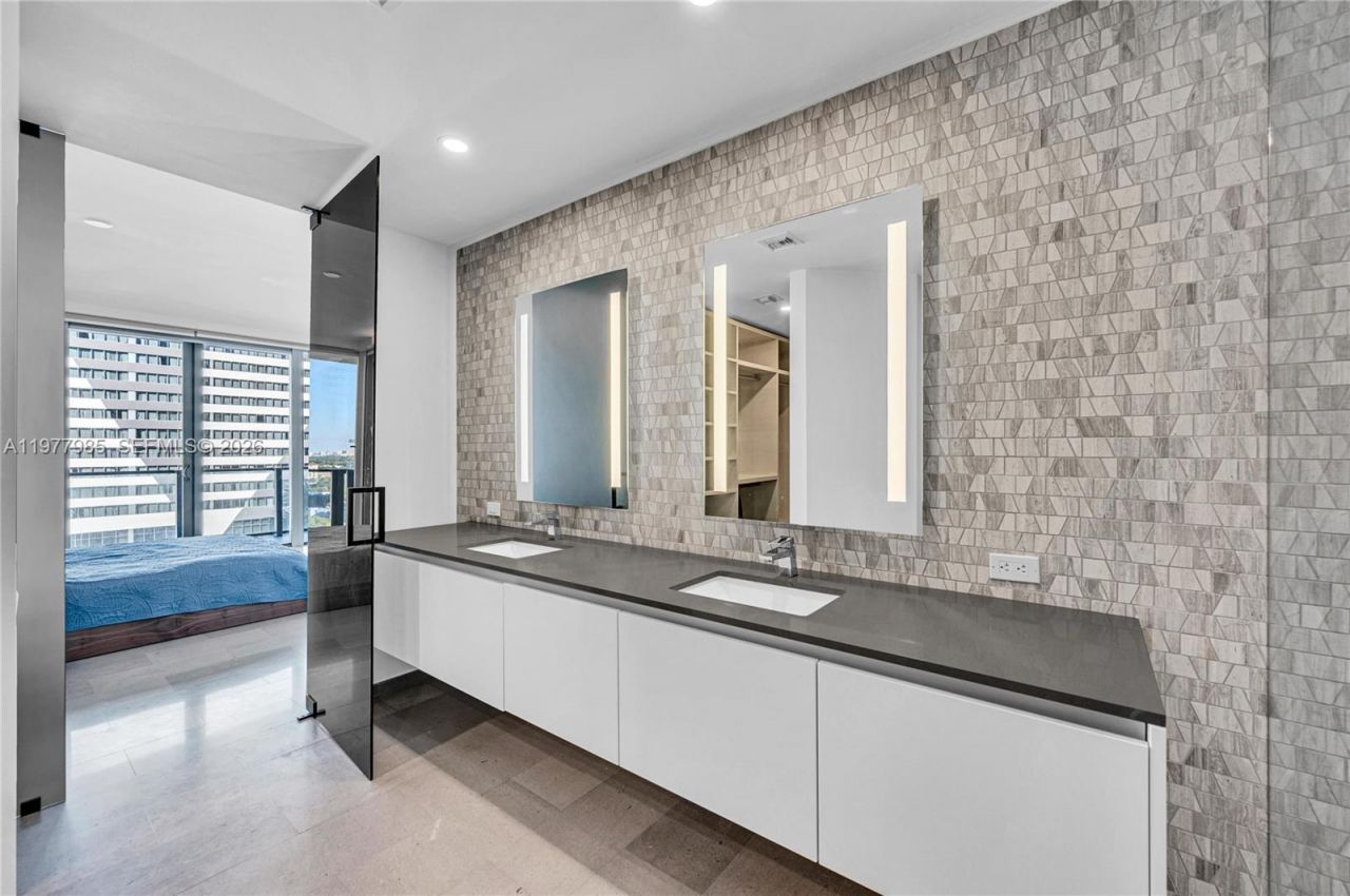 88 SW 7th St , Unit 806, Miami, FL 33130 Photo