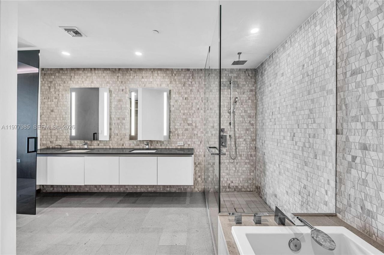 88 SW 7th St , Unit 806, Miami, FL 33130 Photo