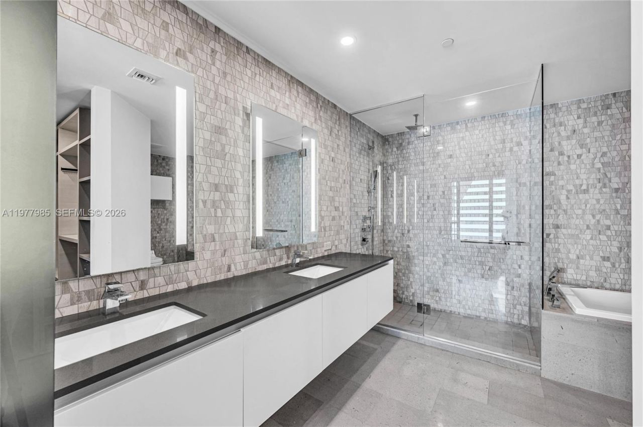 88 SW 7th St , Unit 806, Miami, FL 33130 Photo