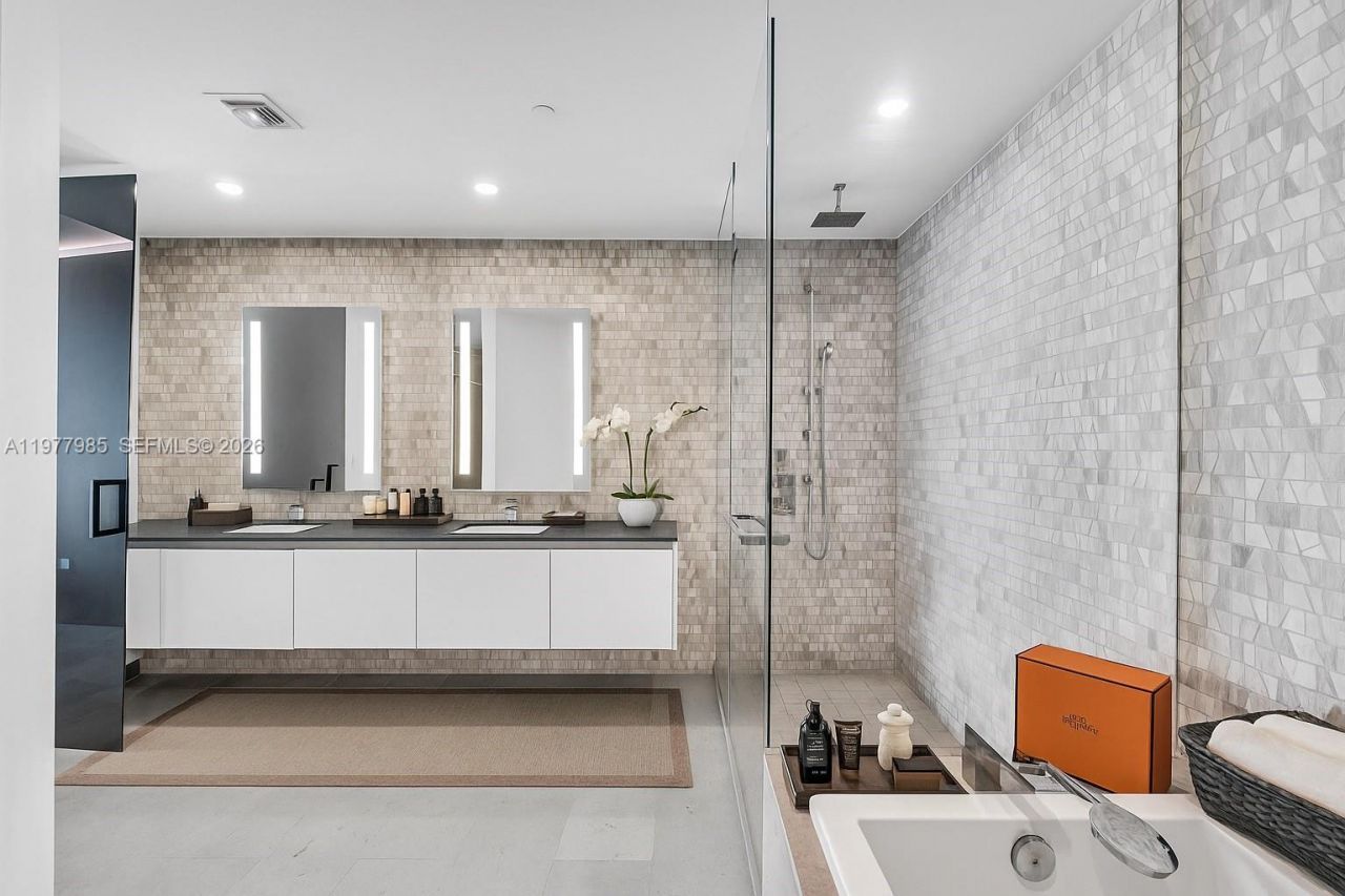 88 SW 7th St , Unit 806, Miami, FL 33130 Photo