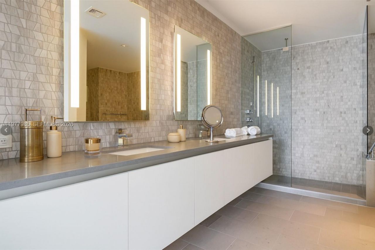 88 SW 7th St , Unit 806, Miami, FL 33130 Photo