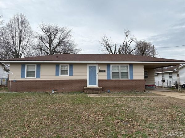 2012 Kentucky Street , Sikeston, MO 63801