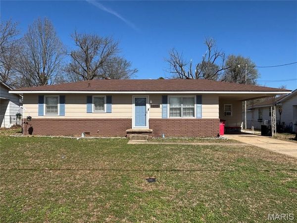 2012 Kentucky Street , Sikeston, MO 63801