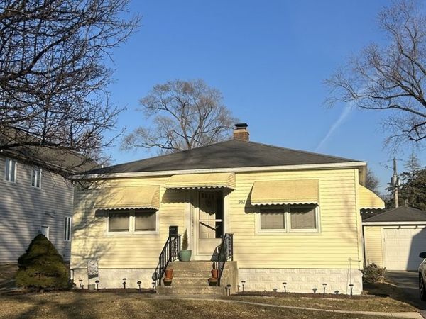 952 N Loomis Street, Naperville, IL 60563