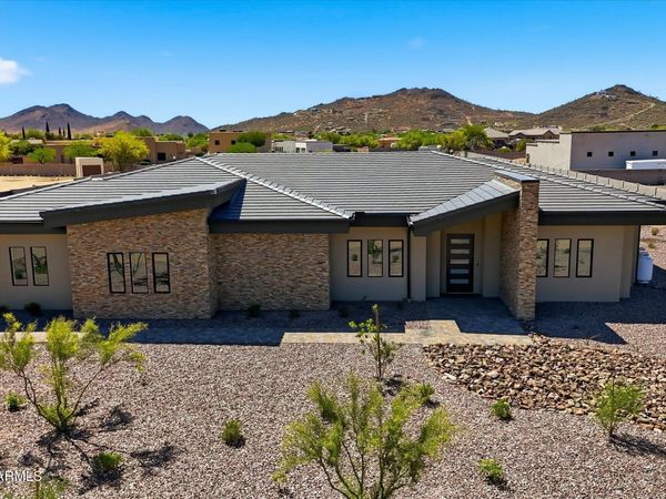 2991 W DESERT HILLS Drive, Unit 2, Phoenix, AZ 85086