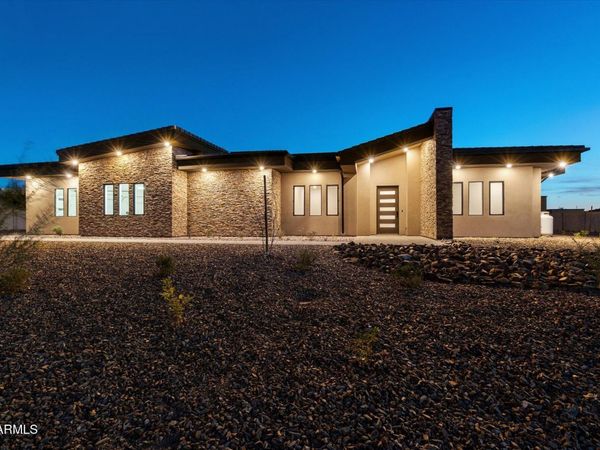 2991 W DESERT HILLS Drive, Unit 2, Phoenix, AZ 85086