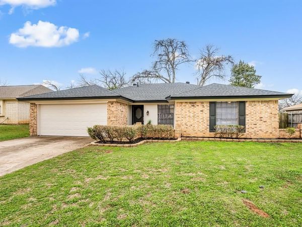 1720 Schumac Lane, Bedford, TX 76022