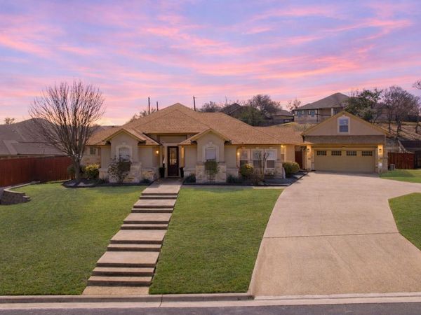 1135 Redleaf DR, Nolanville, TX 76559