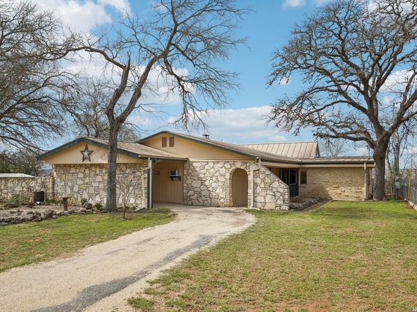 153 Hilltop, Kerrville, TX 78028