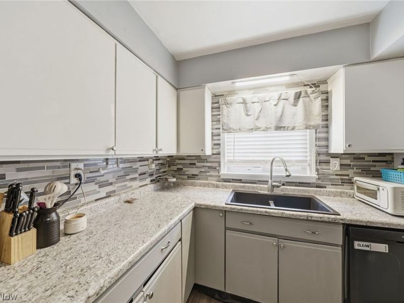 1852 Cramer Avenue, Akron, OH 44312 Photo 12