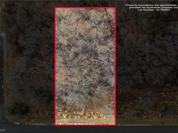 Lakeview Drive , Hubbard, OH 44425