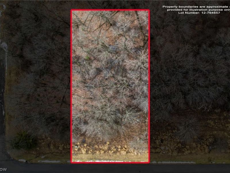 Lakeview Drive, Hubbard, OH 44425 Photo 2