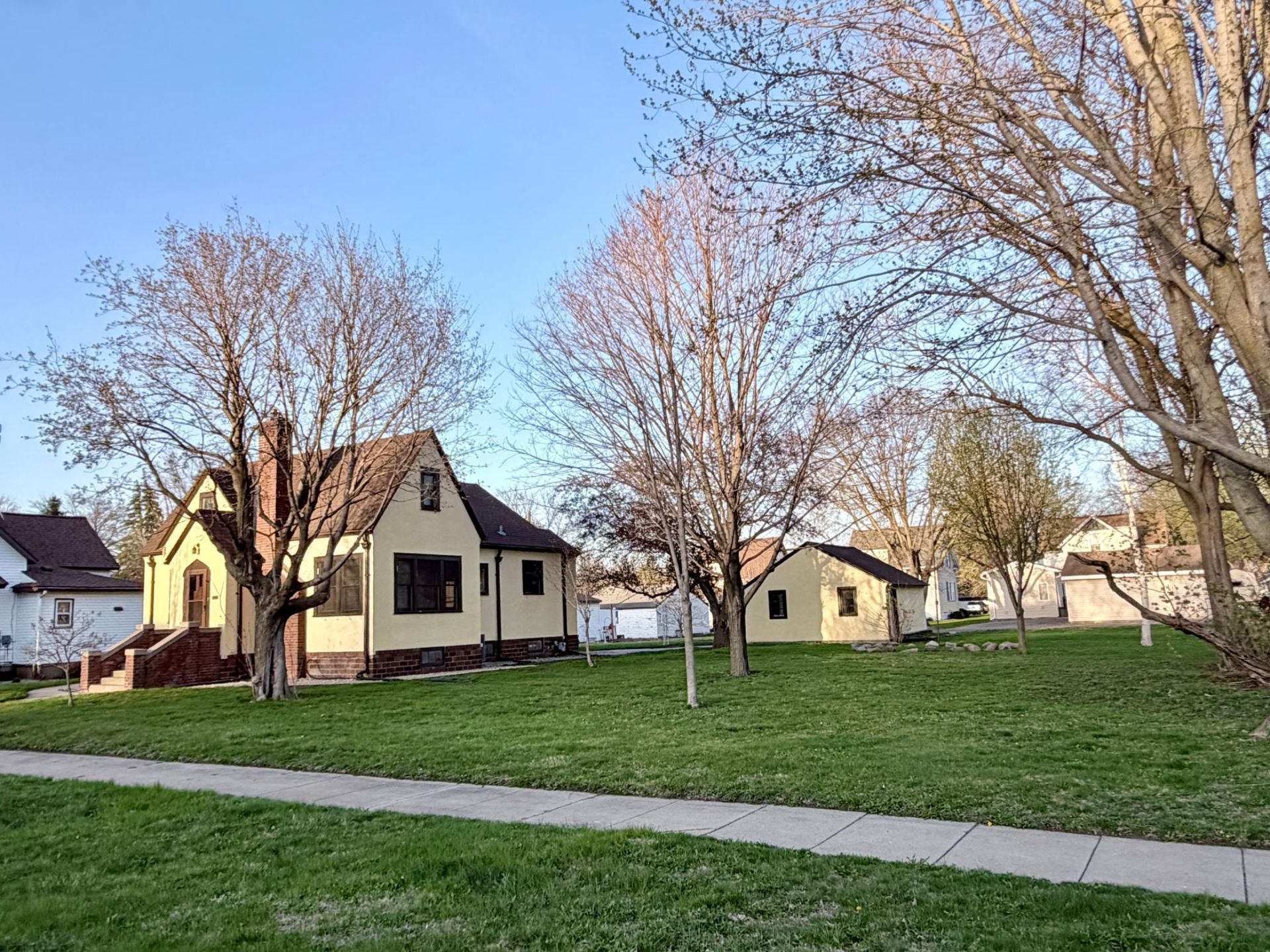 718 6th Street N, Saint James, MN 56081