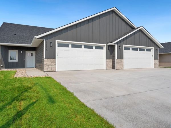 1115 S Foss Ave, Sioux Falls, SD 57110