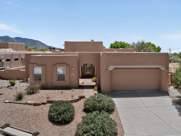 8203 Indigo Court NE, Albuquerque, NM 87122