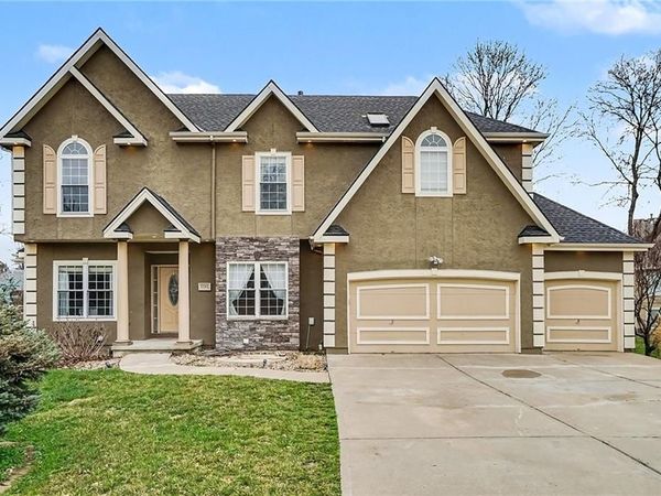 1101 Pebble Beach Drive, Lansing, KS 66043
