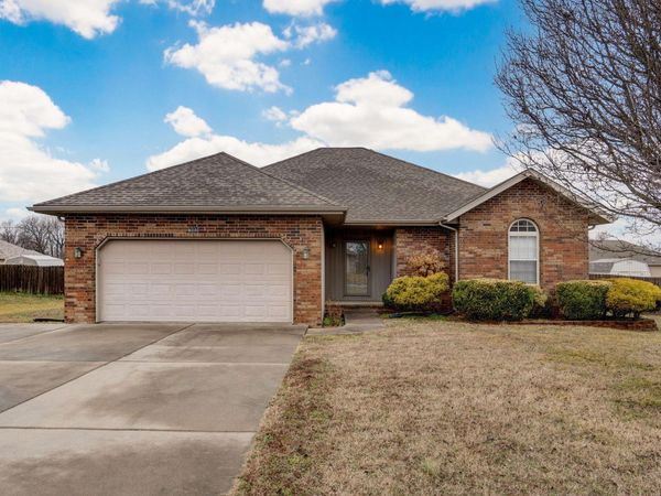 605 S Birchwood Street, Strafford, MO 65757