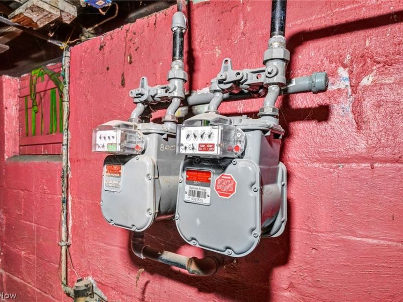 6904 Lawn Avenue, Cleveland, OH 44102 Photo 37