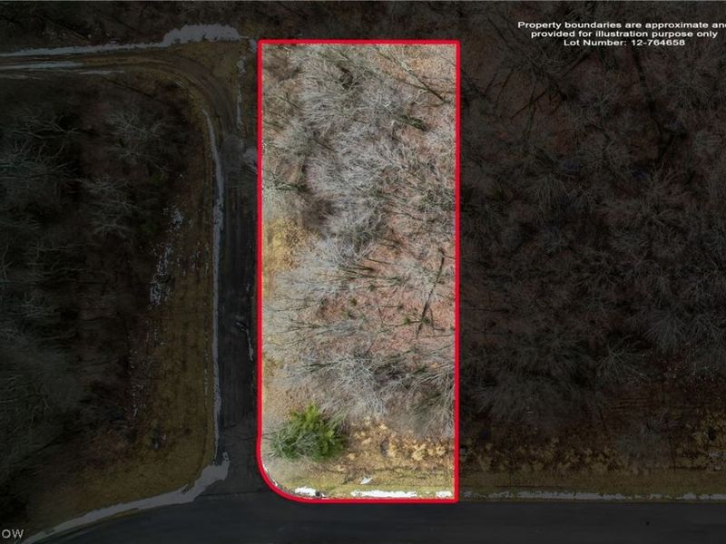 Lakeview Drive, Hubbard, OH 44425 Photo 1