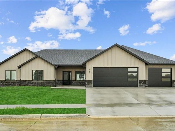 441 Gavin Circle, Peosta, IA 52068