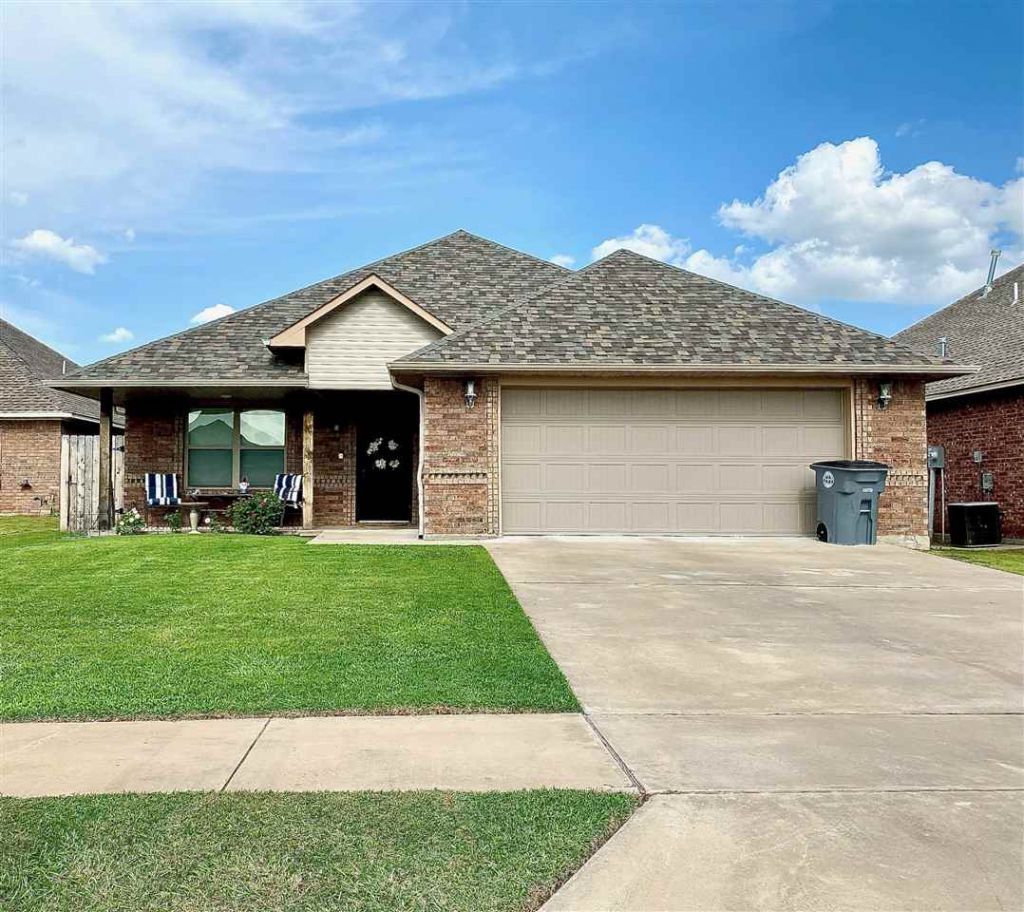 2310 SW Rolling Hills Pl, Lawton, OK 73505 Main Photo