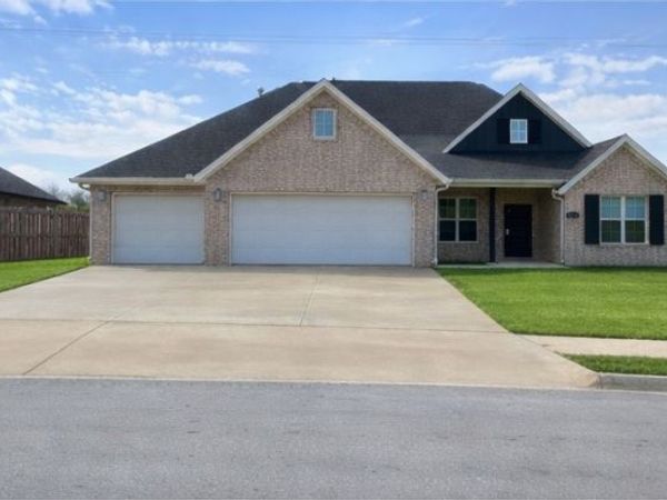 335 Waterfall Lane, Springdale, AR 72762