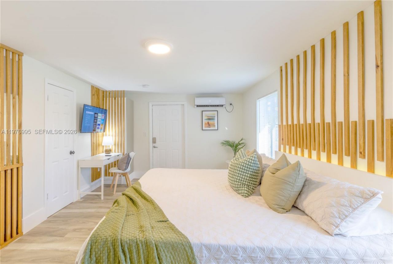 1836 NW 16th Ter , Miami, FL 33125 Photo