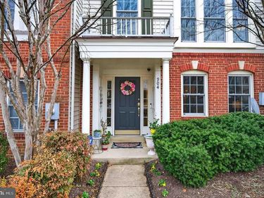 904 HARRISON CIRCLE, ALEXANDRIA, VA 22304