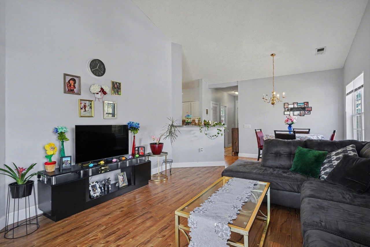 1141 Peace Pipe Pl. Photo 8