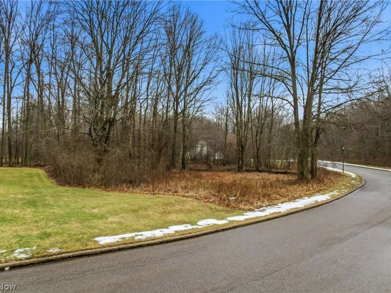 Lakeview Drive, Hubbard, OH 44425 Photo 2