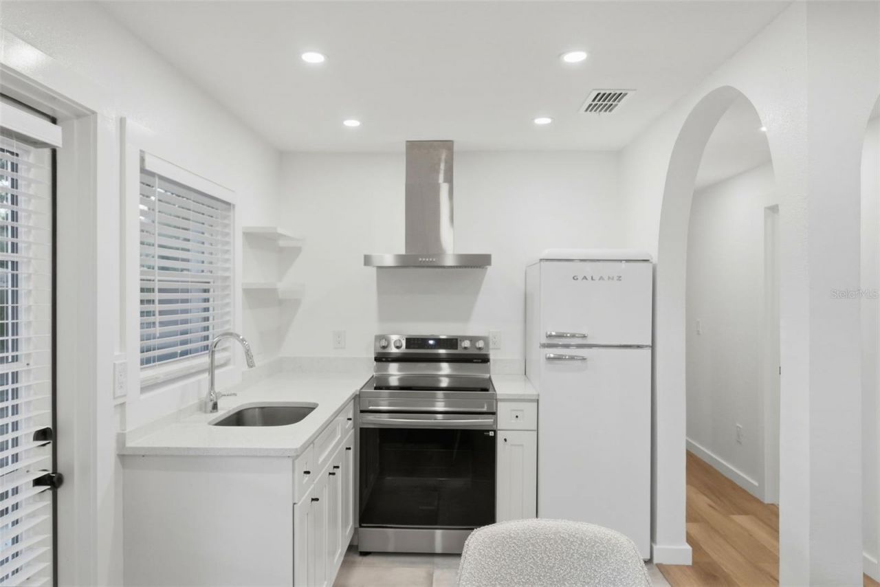 4631 Queensboro Avenue S, Saint Petersburg, FL 33711 Photo