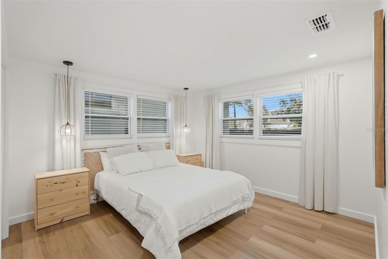 4631 Queensboro Avenue S, Saint Petersburg, FL 33711 Photo