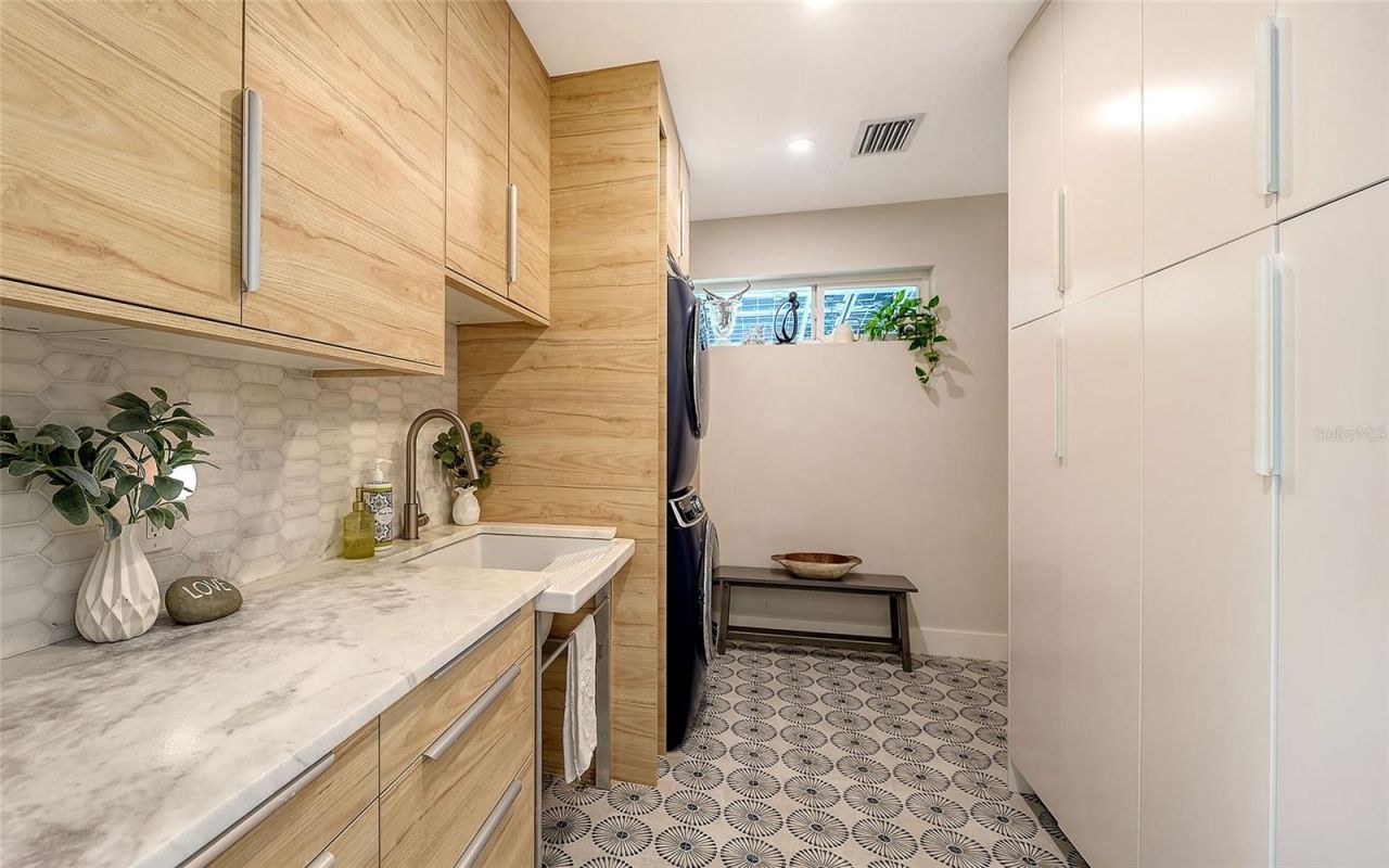 1731 Cunliff Lane, Sarasota, FL 34239 Photo