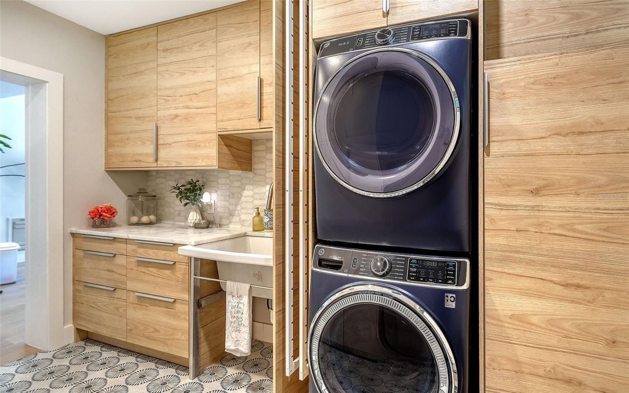 1731 Cunliff Lane, Sarasota, FL 34239 Photo