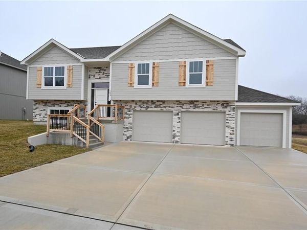 109 Johnson Circle, Dearborn, MO 64439