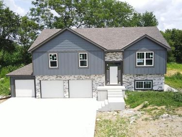 109 Johnson Circle, Dearborn, MO 64439