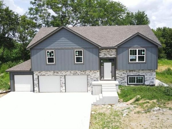 109 Johnson Circle, Dearborn, MO 64439