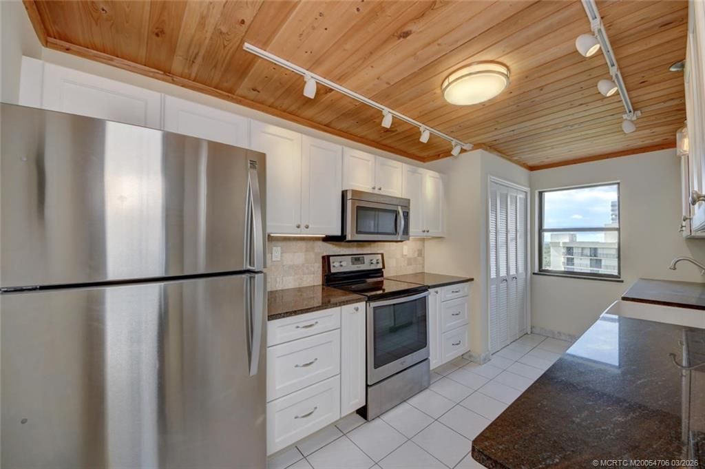 10044 S Ocean Drive, Unit 1202, Jensen Beach, FL 34957 Photo