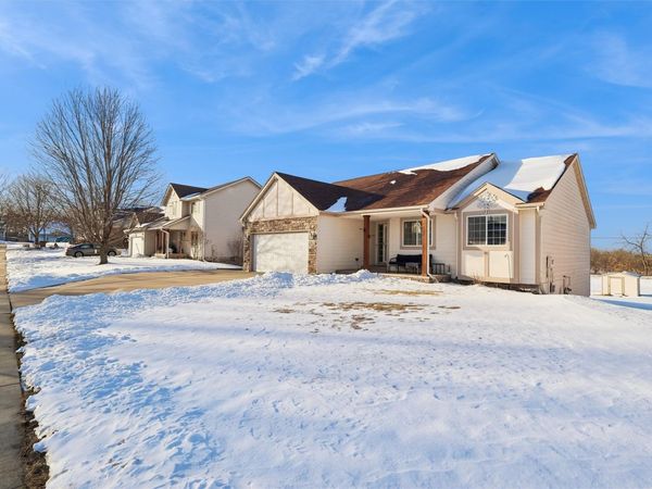 2818 E Kenyon Avenue, Des Moines, IA 50320