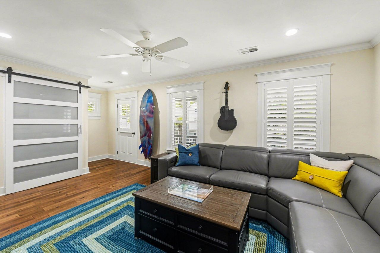 1141 Wexford Park Photo 32