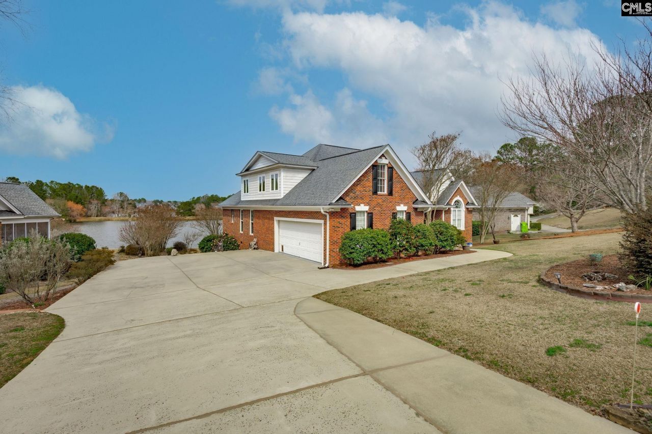 115 Fallen Oak Drive Photo 4