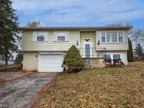 390 LINCOLNWAY DRIVE , YORK, PA 17408