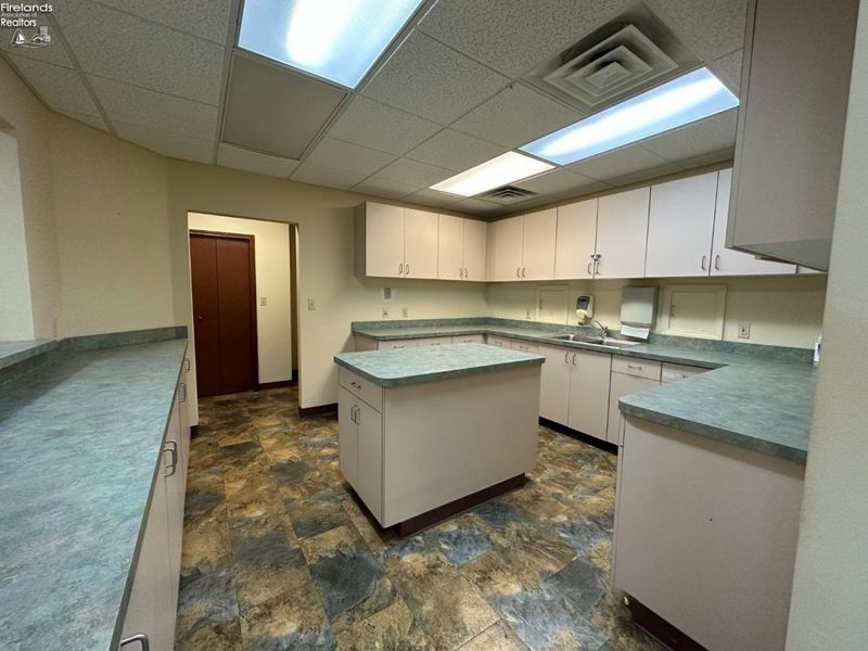 1355 W Main Street, Bellevue, OH 44811 Photo 10