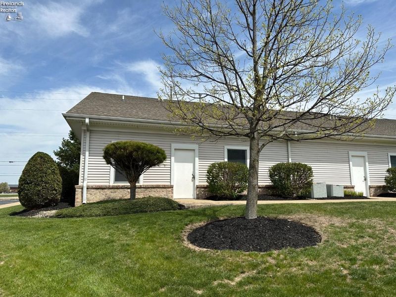 1355 W Main Street, Bellevue, OH 44811 Photo 4