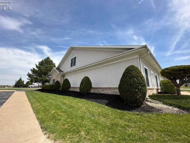 1355 W Main Street, Bellevue, OH 44811 Photo 5