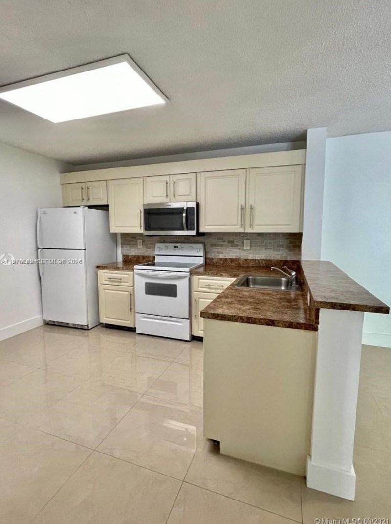 10131 W Sunrise Blvd, Unit 204, Plantation, FL 33322 Photo